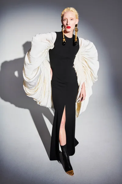 Look 10